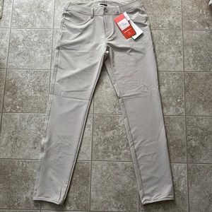 Brand new! Merrell Women’s Stapleton II Pants Size 6. Light tan/khaki color